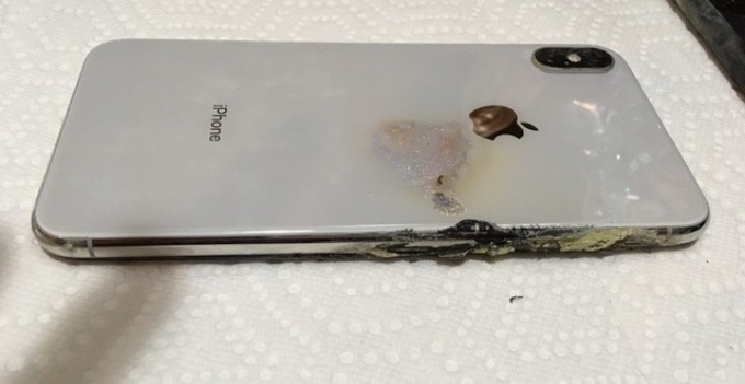 iPhone XS Max explosion back.jpg333